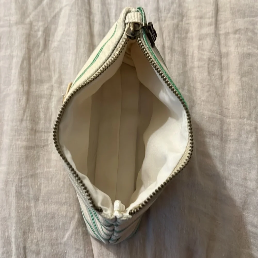 Mario Badescu Makeup Bag - Picture 5 of 6